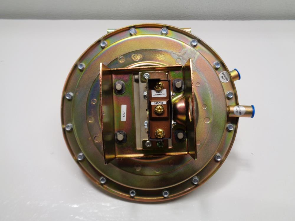 Dwyer Diaphragm Vertical Pressure Switch 16380 (Range 0.050.25" W.C.)